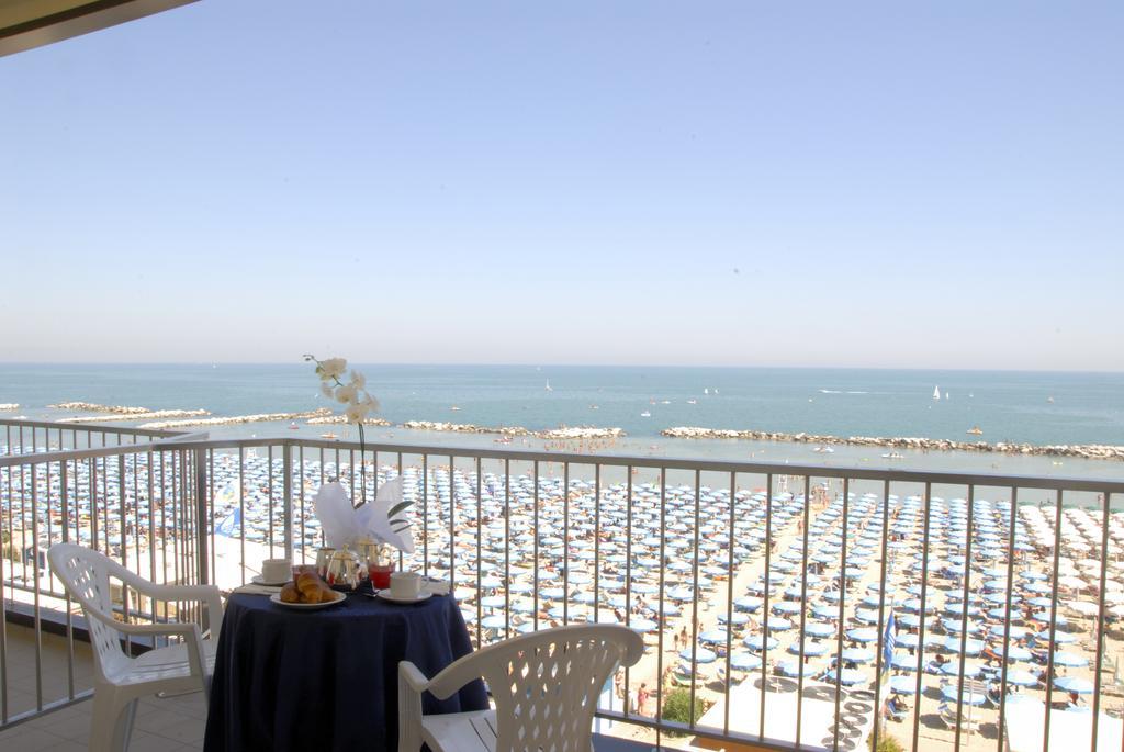 Camera Familiare con Vista Mare